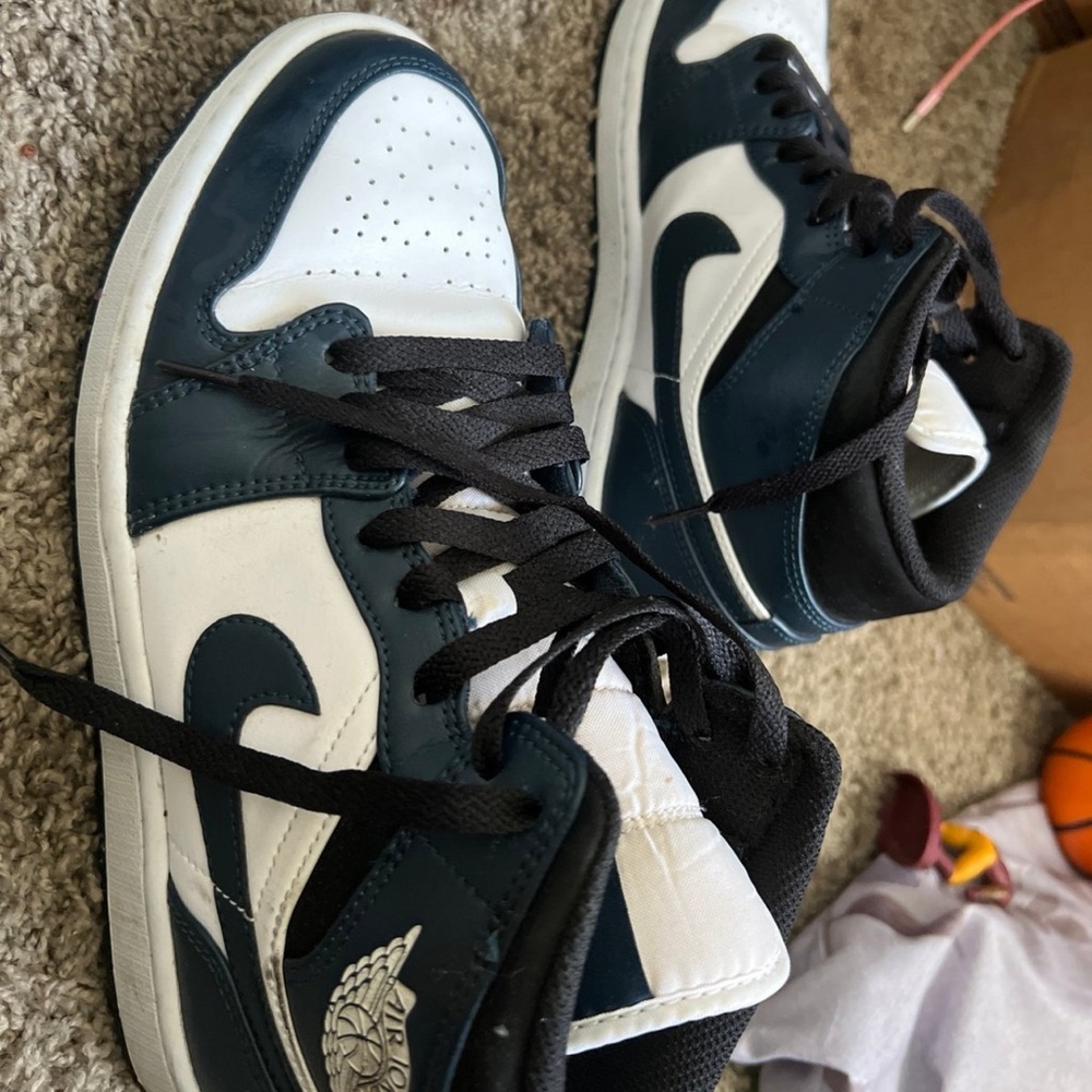 Jordan Nike 1s size 9 men